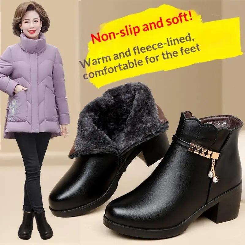 Leather ankle boots for middle-aged and elderly, black with faux fur lining and anti-slip sole.