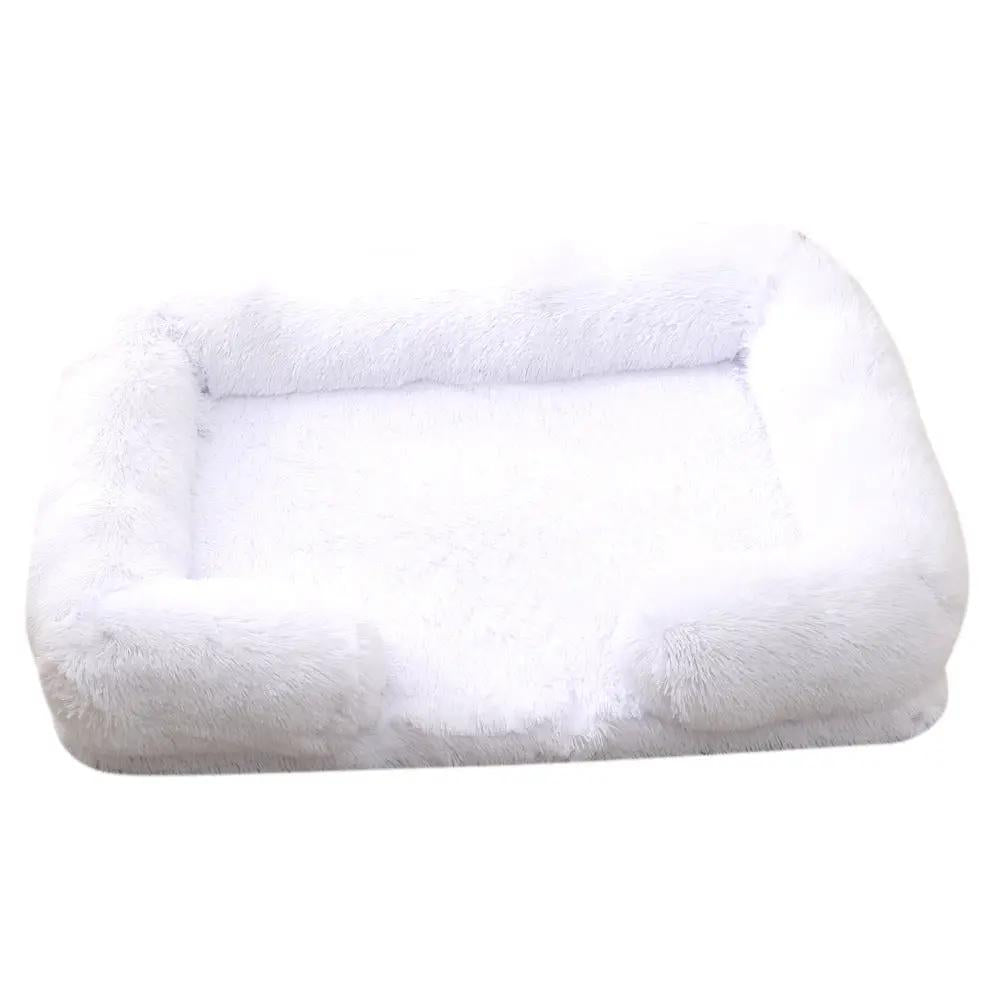 Plush round pet bed AdTec; white faux fur, cozy winter dog bed.