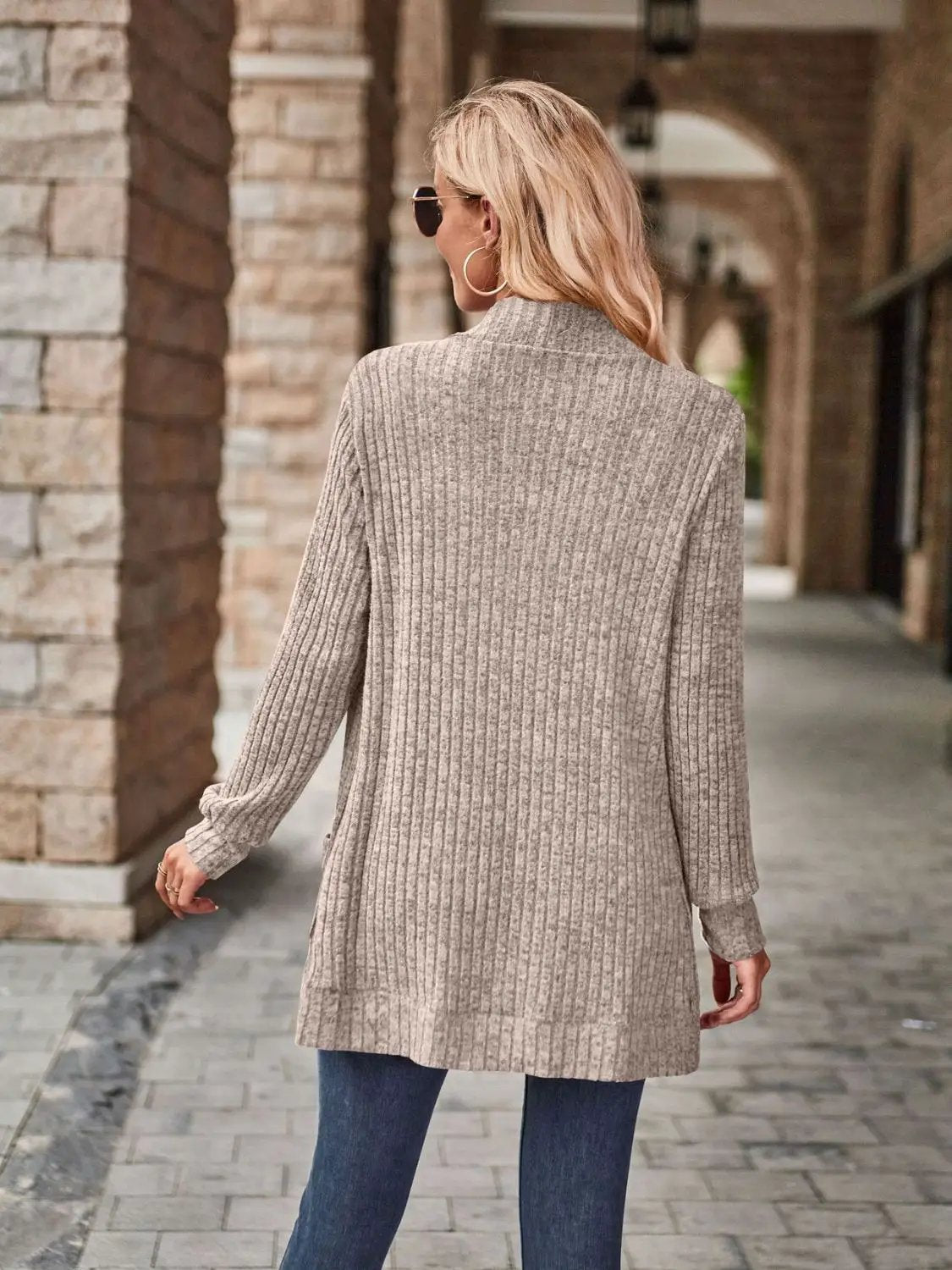 Stretchy open-front cardigan in grey ribbed knit with deep side pockets