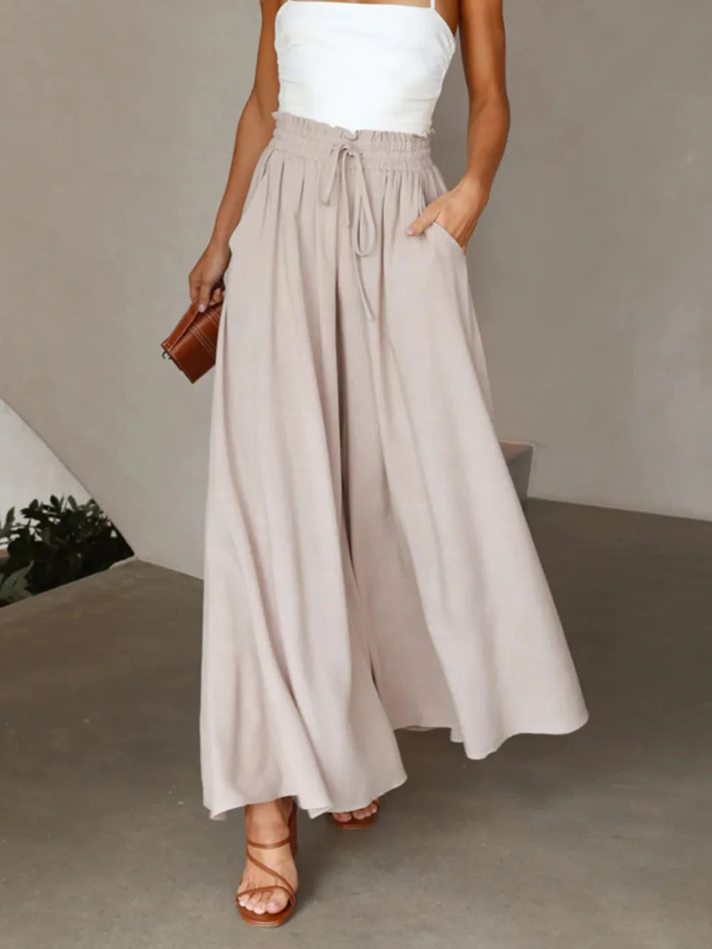 High waist wide-leg Palazzo pants, beige flowy fabric with pockets
