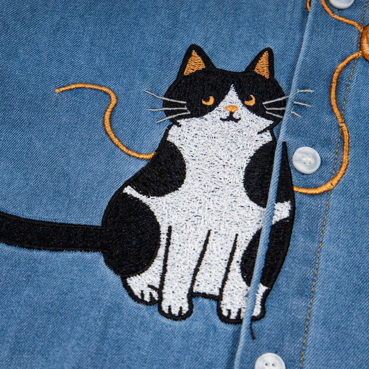 Cat embroidered denim short-sleeved shirt by eprolo, blue denim with cat embroidery.