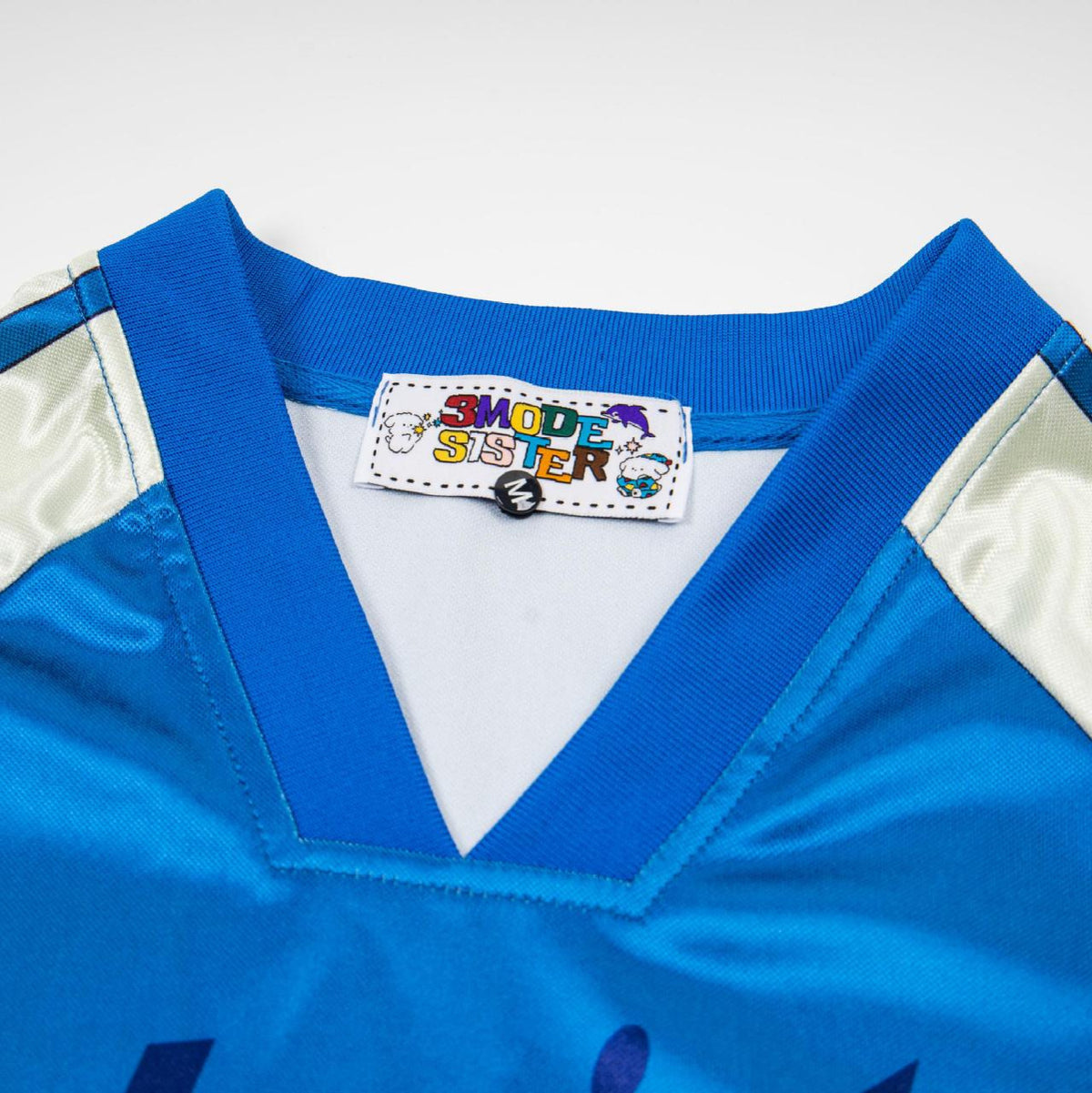 Cartoon character printed blue short-sleeve T-shirt with V-neck and color-blocked shoulders