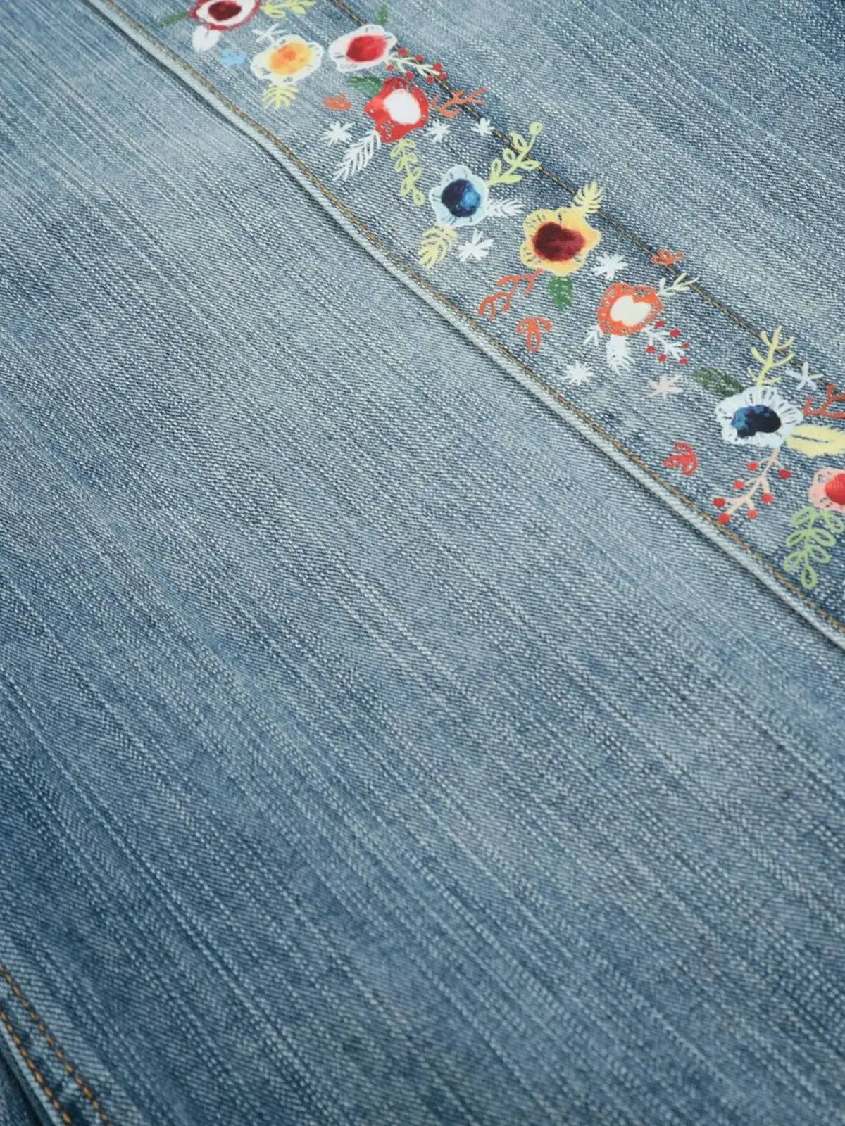 Men's floral-trimmed denim shorts, wide-leg style in blue denim by Trendsi