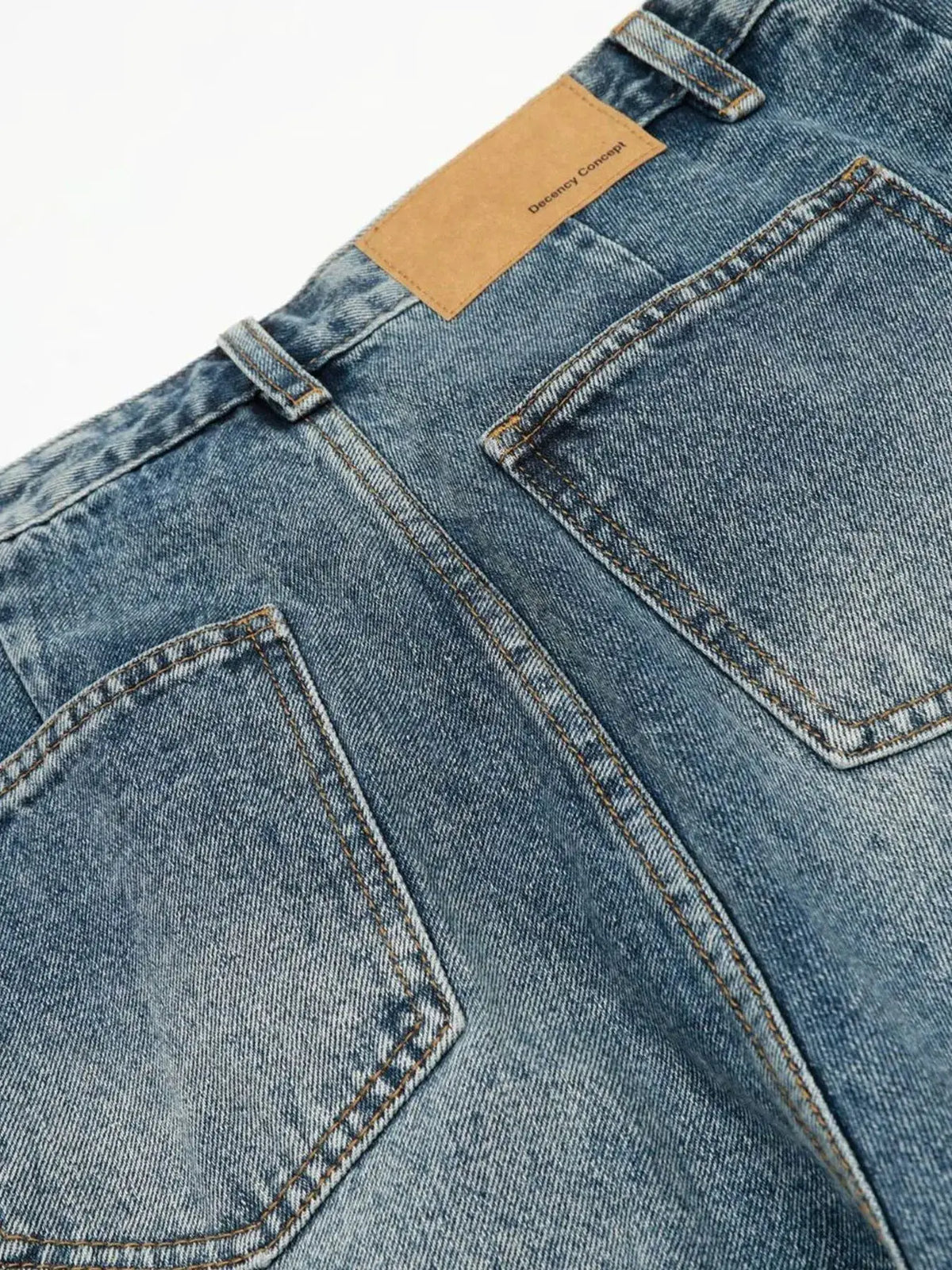 Men's washed wide-leg denim shorts with cotton stretch and relaxed fit, blue denim with back pockets