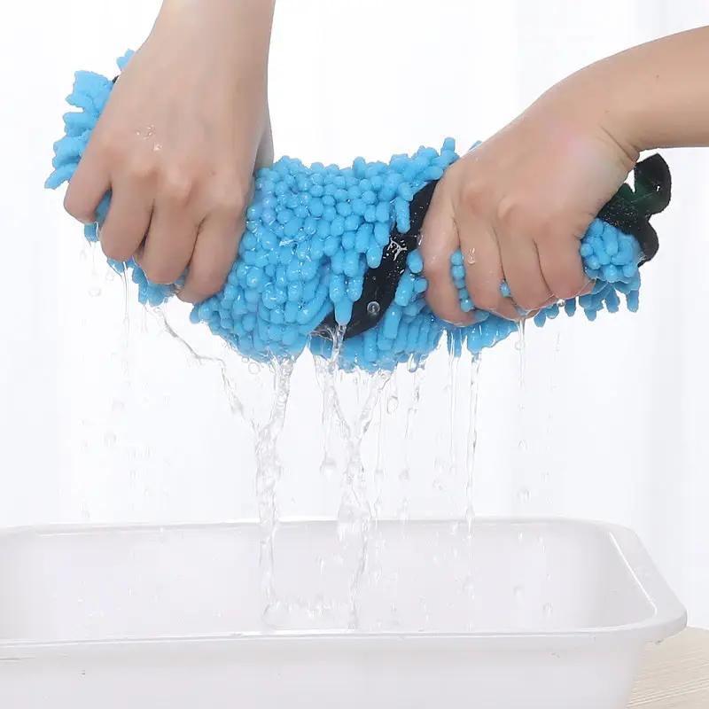 AdTec microfiber pet towel, blue, super-absorbent, quick-drying bath towel for dogs and cats.
