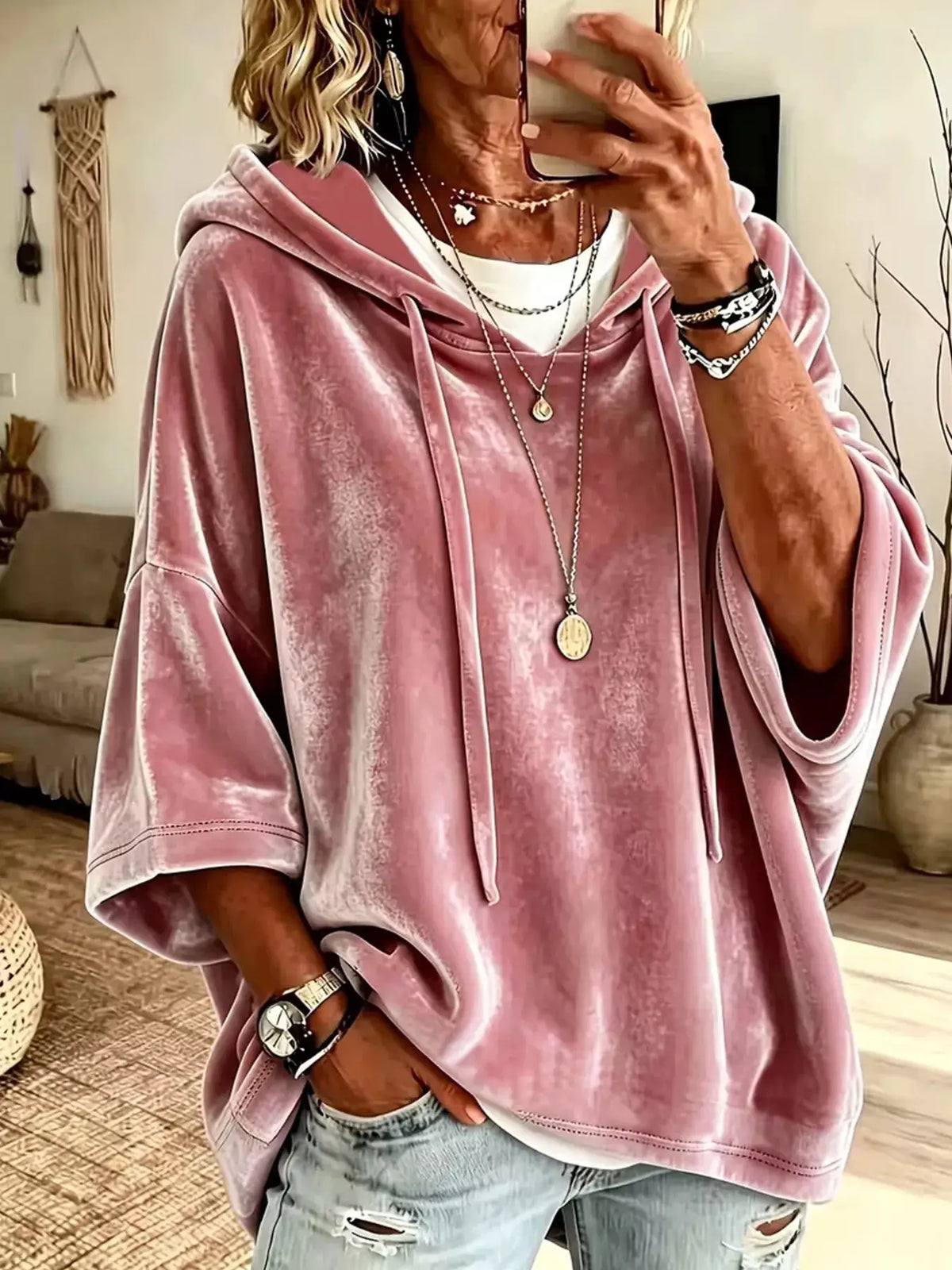 Velvet loose-fit hoodie with drawstring in dusty pink by Trendsi