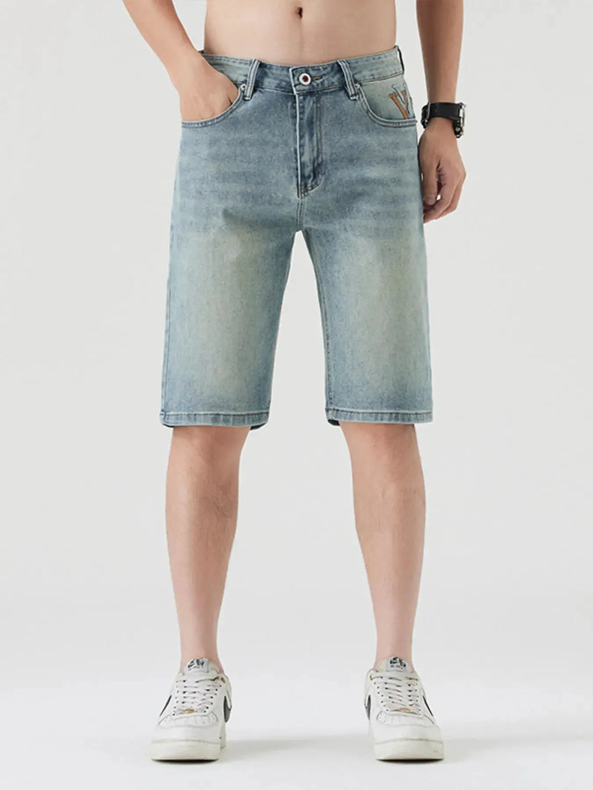 Men's casual stretch cotton denim shorts with large pockets in light-wash denim, knee-length.