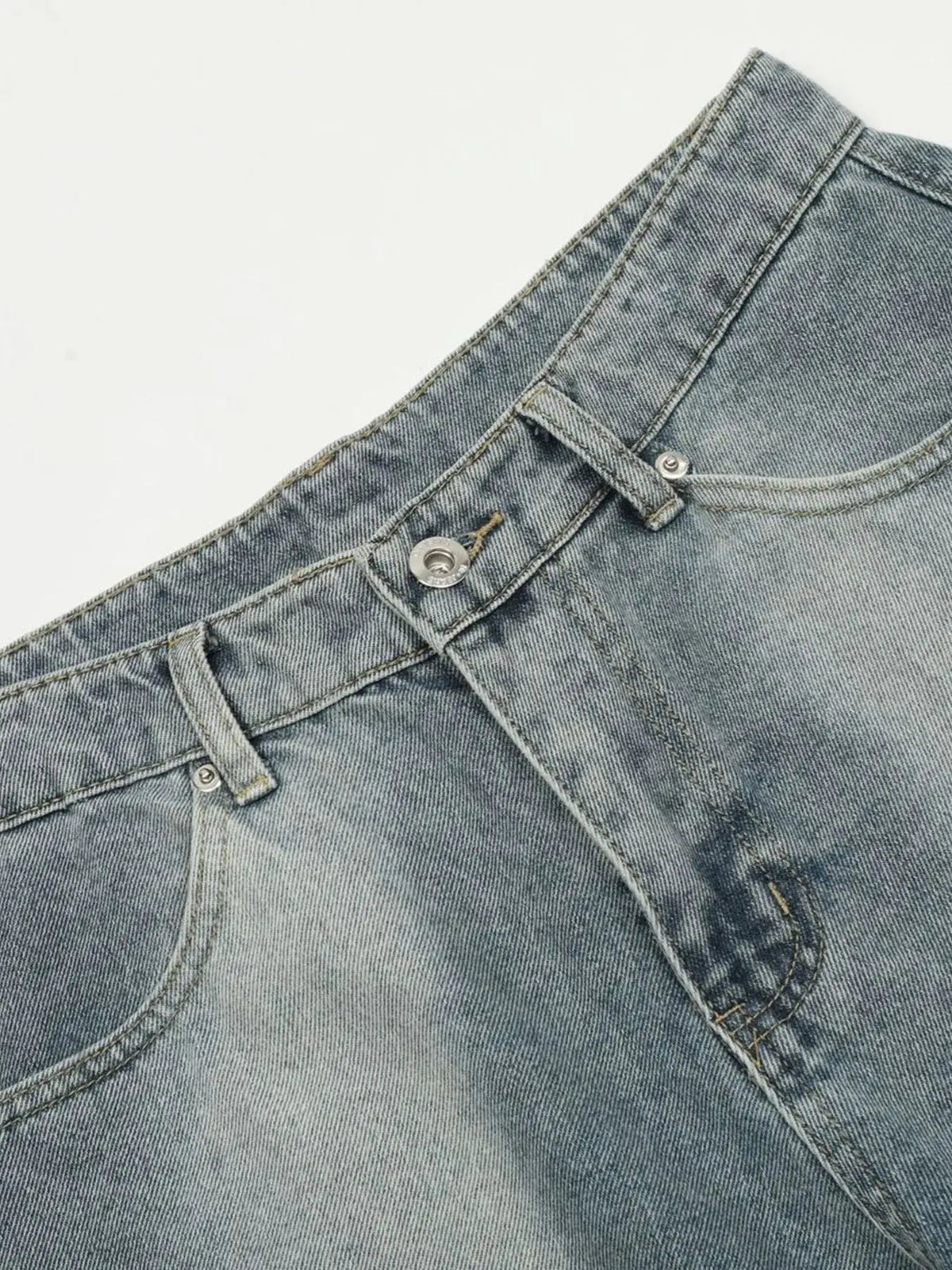 Men's classic loose-fit washed denim shorts with breathable stretch fabric
