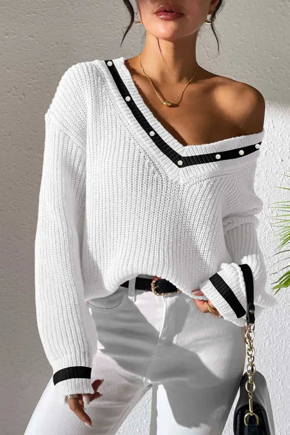 Contrast Trim V-Neck Long Sleeve Knit Pullover Sweater in white with black trim