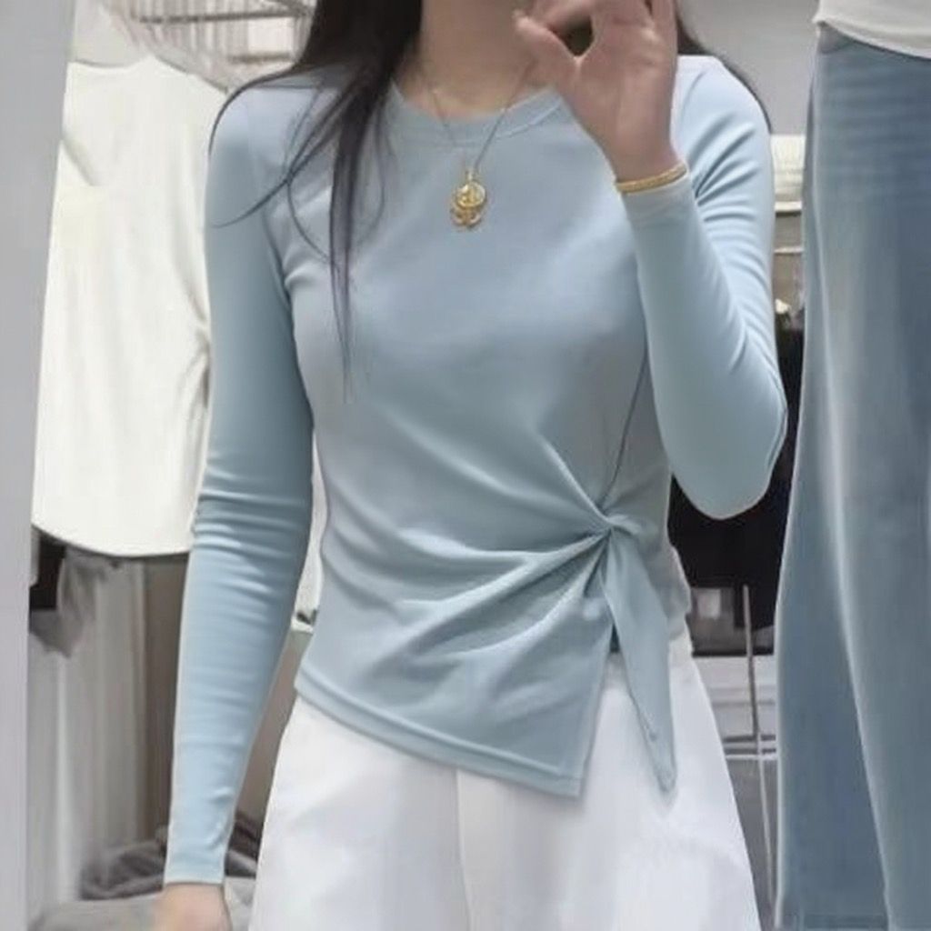 sophisticated round neck long sleeve t-shirt.