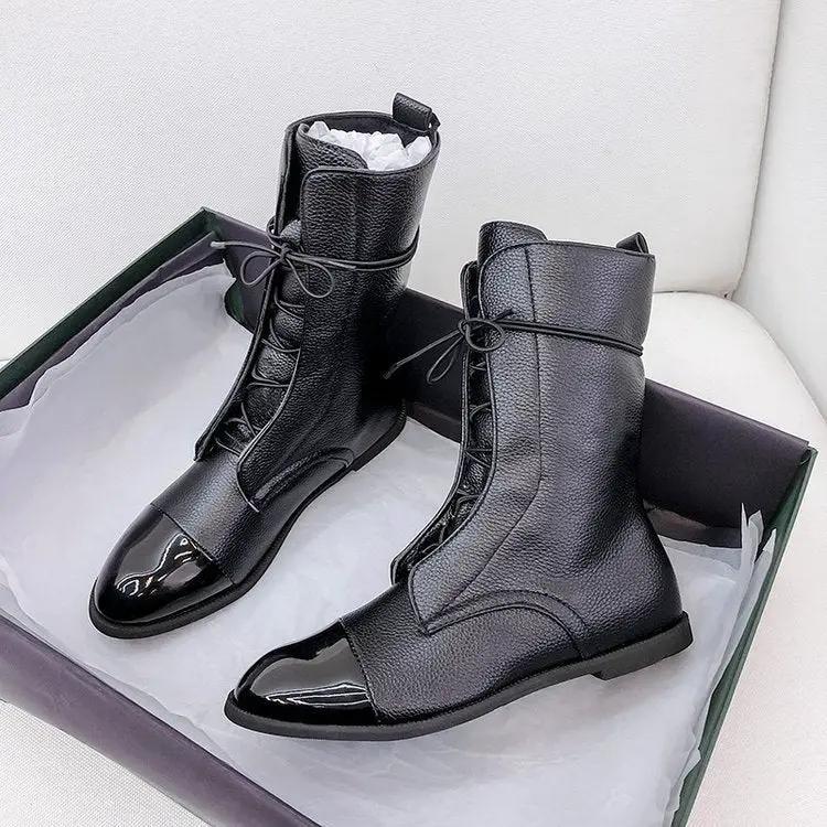 Martin Bottes Mi-Mollet Plateforme Impermeable, paire de bottes noires en cuir grainé avec bouts vernis