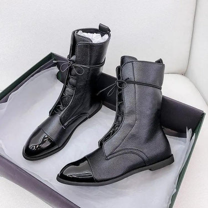 Martin Bottes Mi-Mollet Plateforme Impermeable, paire de bottes noires en cuir grainé avec bouts vernis