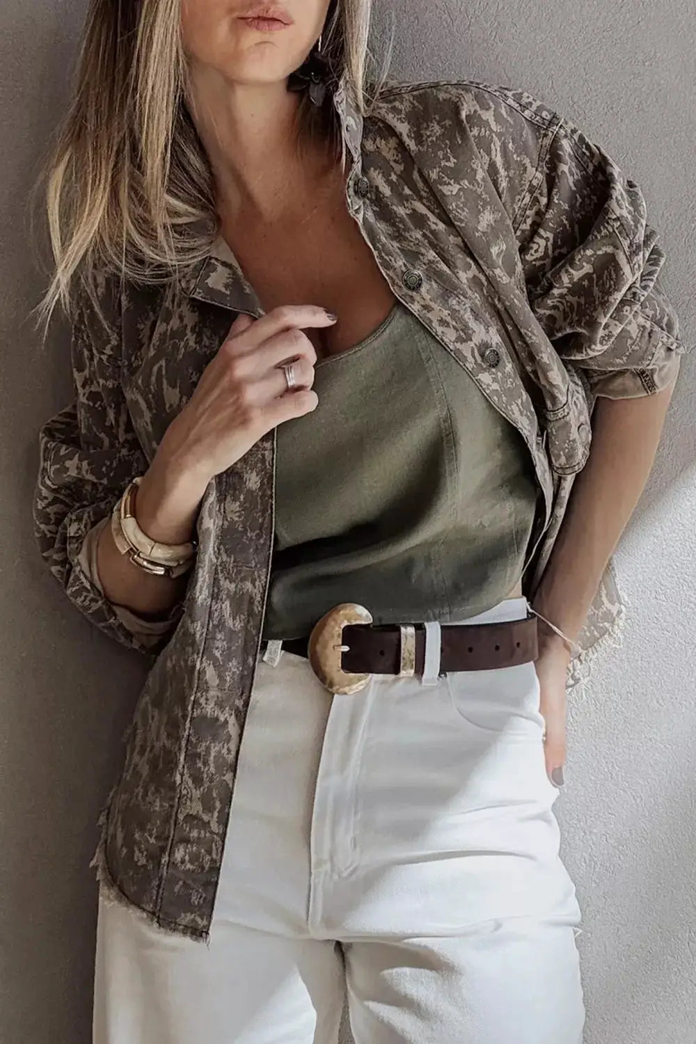 Trendsi abstract print denim jacket, long sleeves with a raw hem, stone-gray color