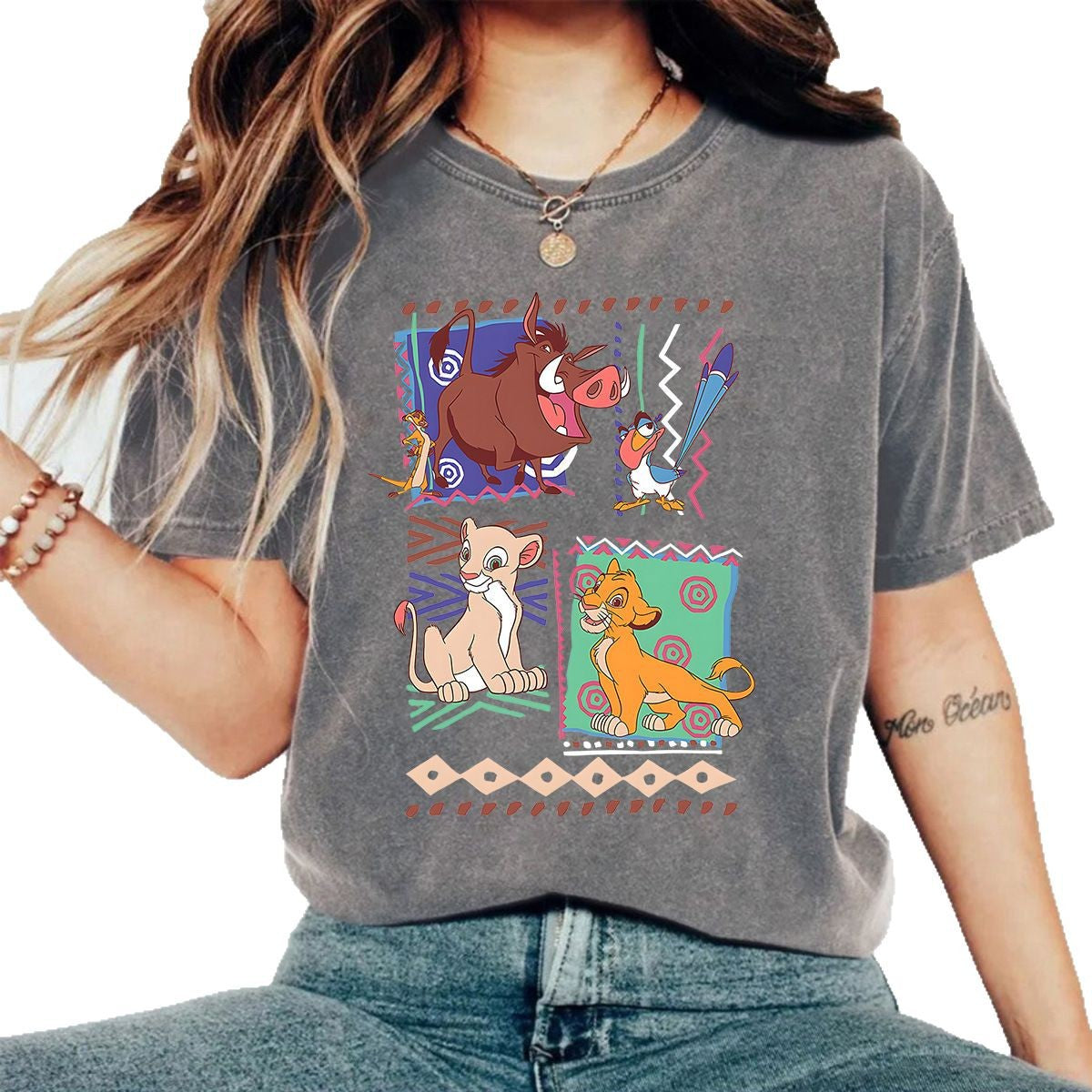 Camiseta de dibujos animados lavada y usada