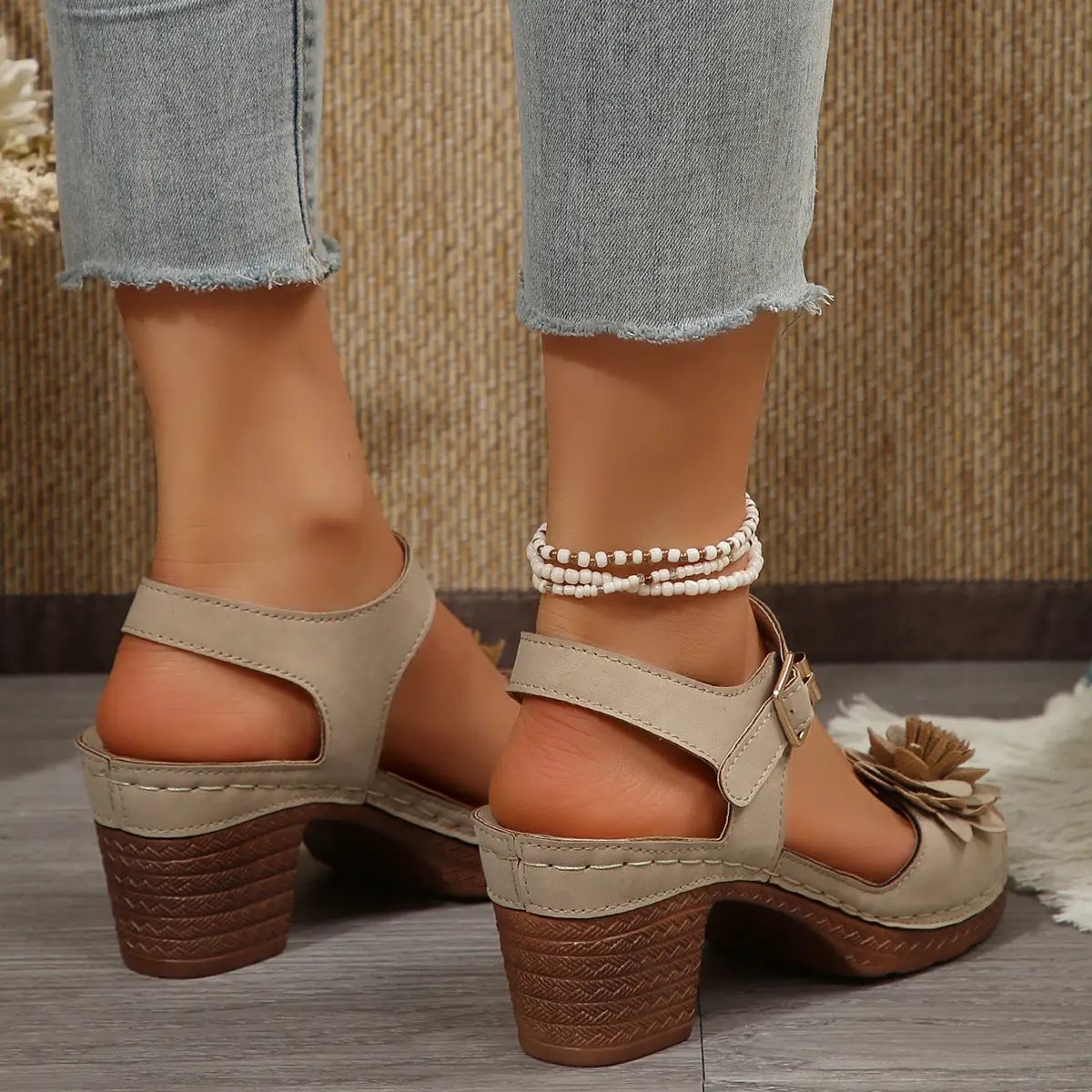 Women's flower-detail chunky-heel sandals in beige faux leather with ankle strap
