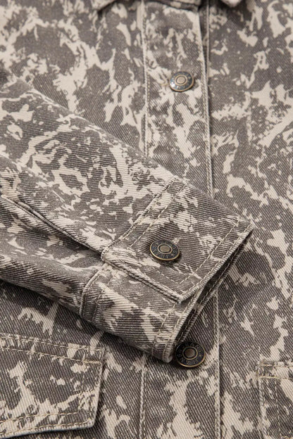 Abstract print long-sleeve denim jacket with raw hem in gray camouflage by Trendsi