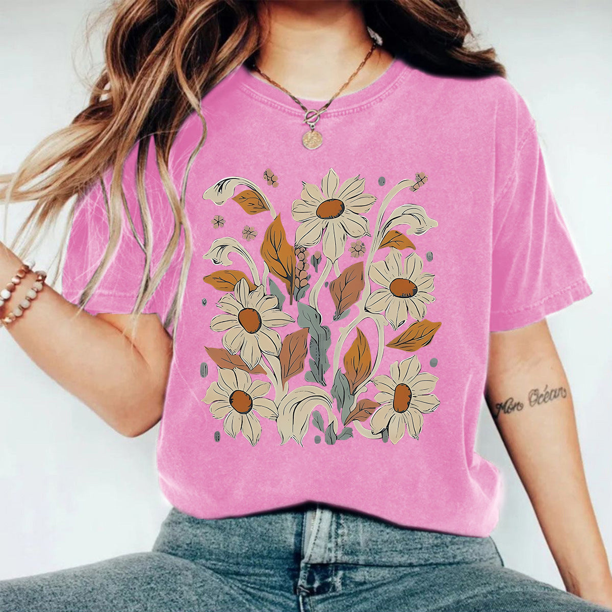 Camiseta lavada y usada con camiseta estampada