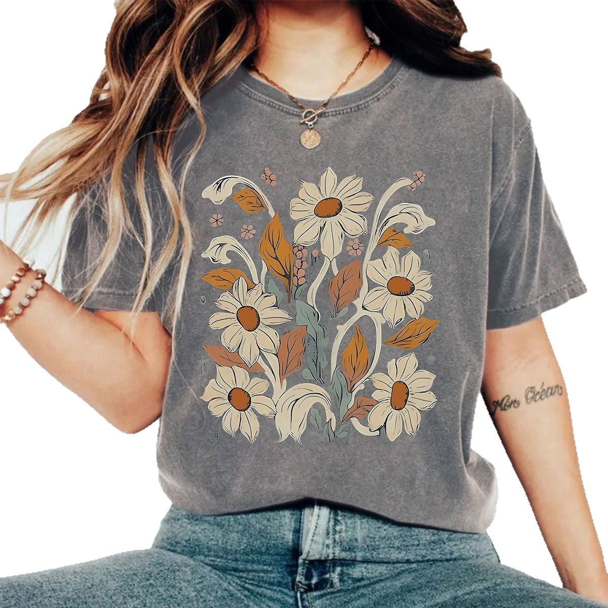 Camiseta lavada y usada con camiseta estampada