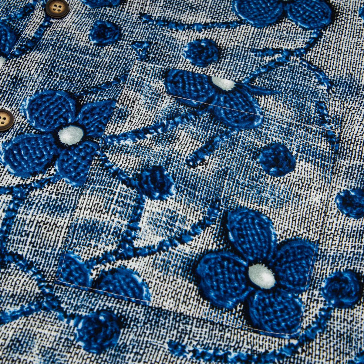 Chemise à manches courtes fleurie en relief 3D