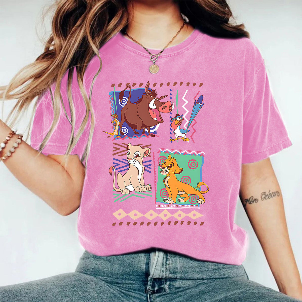 Camiseta de dibujos animados lavada y usada