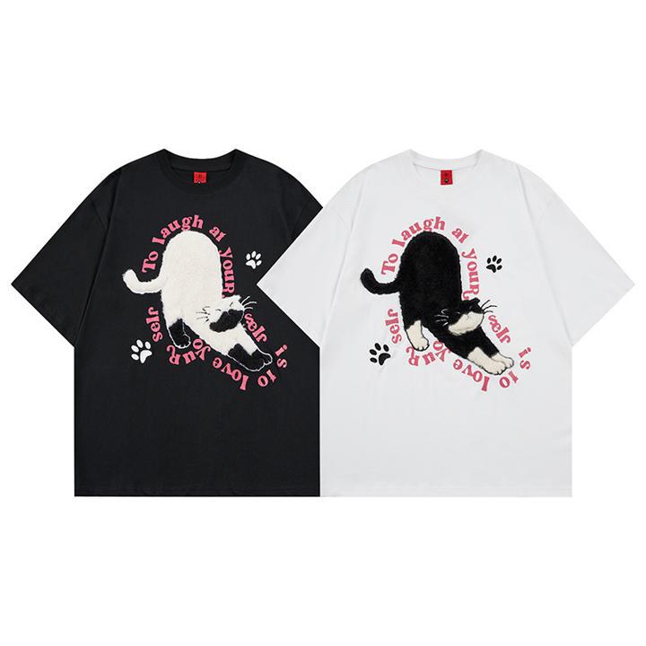 Camiseta de manga corta con estampado de gato agachado