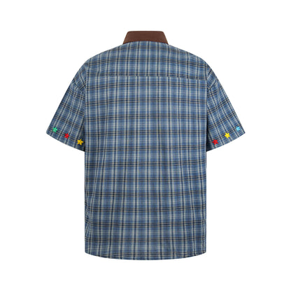 Camisa de manga corta bordada con mariposas y letras