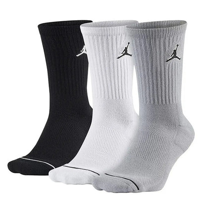 Nike Everyday Crew basketball socks (3-pack) in black, white, and gray; unisex athletic socks with slip-resistant durability