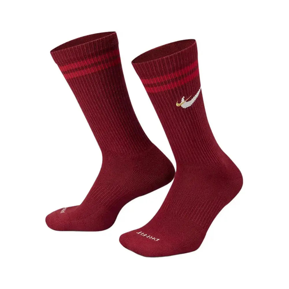 Nike Everyday Crew socks, maroon crew-length with Nike swoosh logo, 3-pack