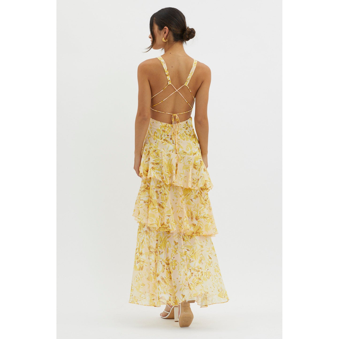 Vestido de mujer con estampado floral, tirantes finos, espalda descubierta y cuello en V de múltiples capas