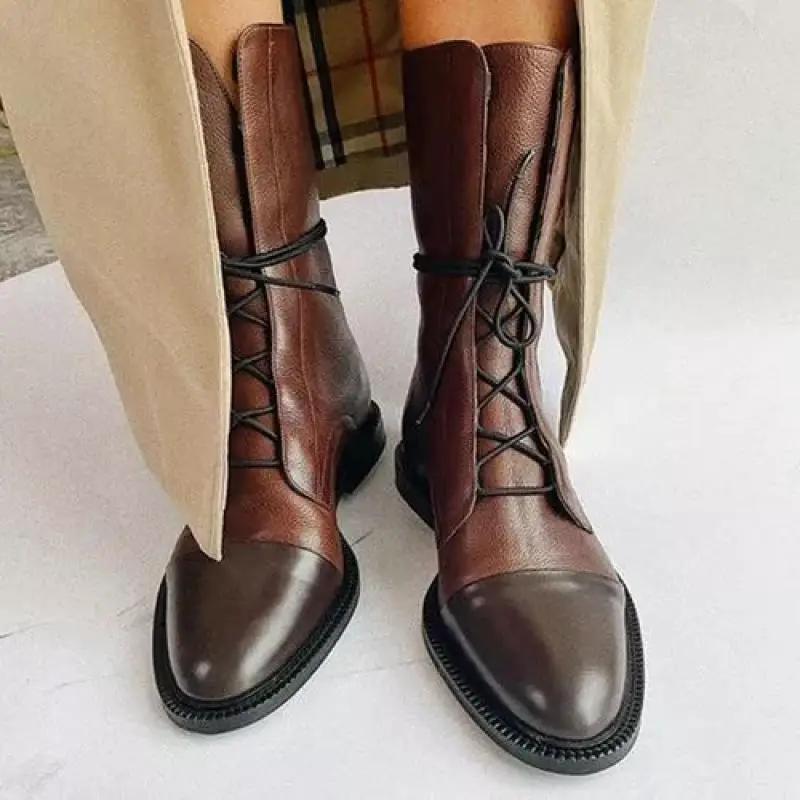 Paire de bottes mi-mollet imperméables à plateforme en cuir brun avec lacets noirs