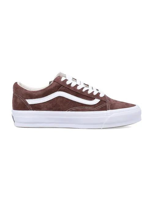 Vans everyday weekend street walking men's sneakers in brown suede with white side stripe and laces.